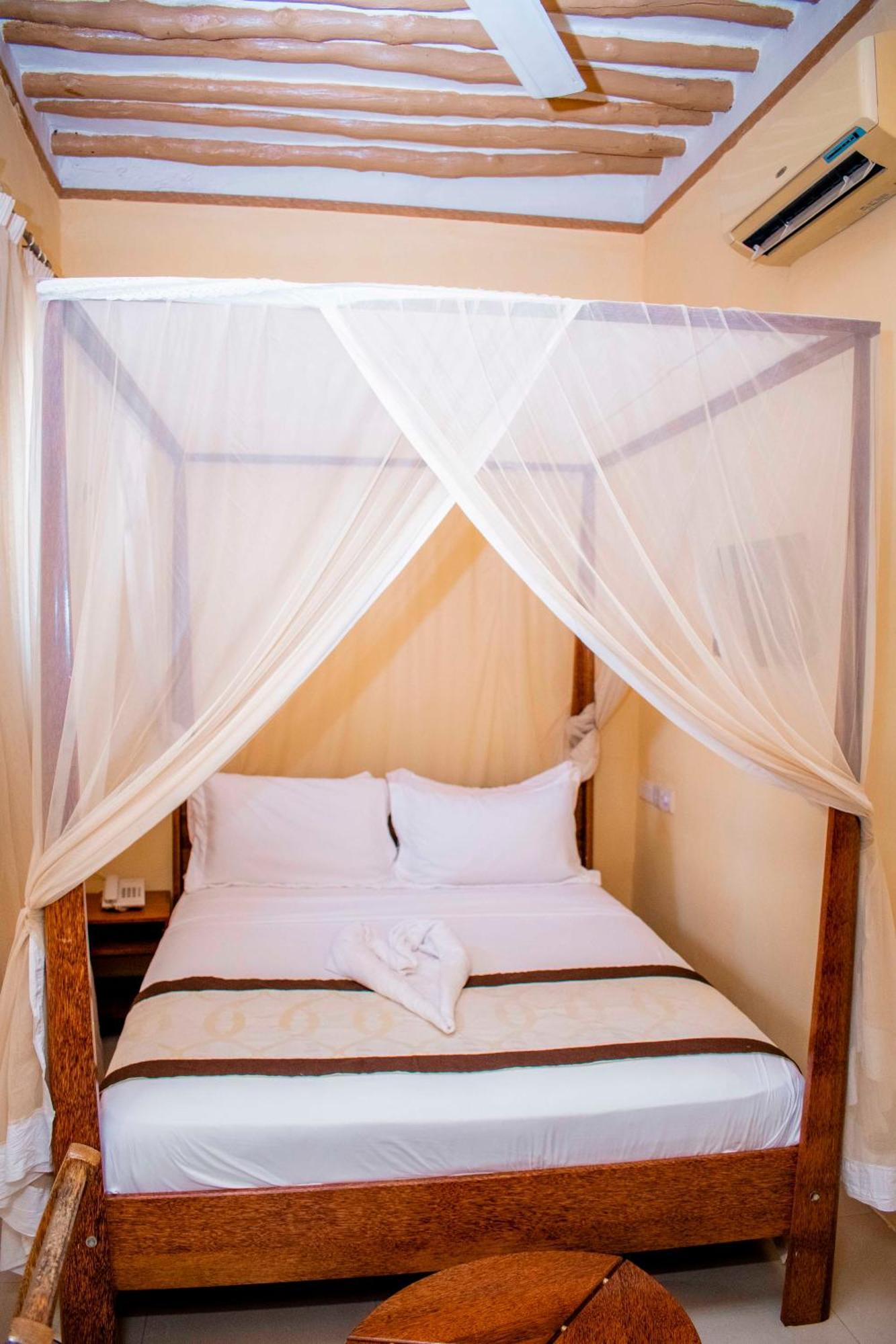The Island Stone Town Hotel Zanzibar ภายนอก รูปภาพ